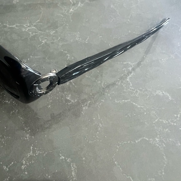 Vera Bradley sunglasses. Worn very little. No case - Picture 3 of 4